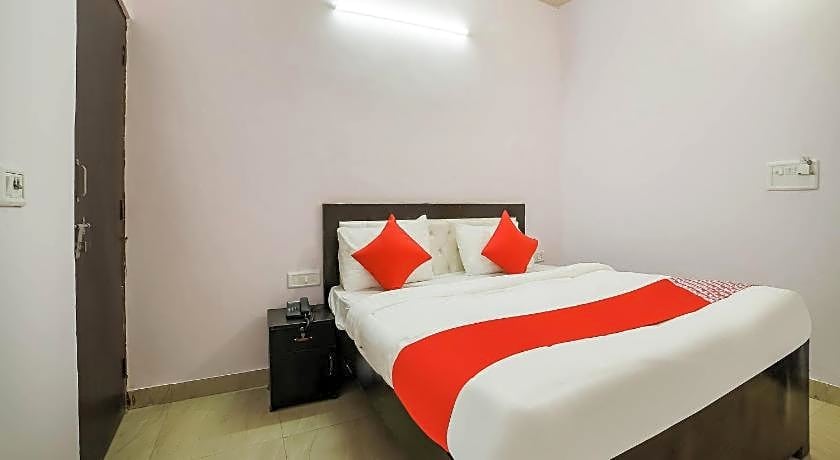 OYO 70893 KL Khari Inn