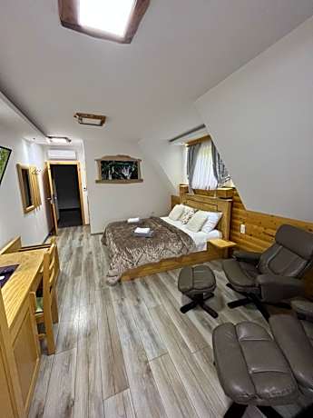 Rustic Inn River