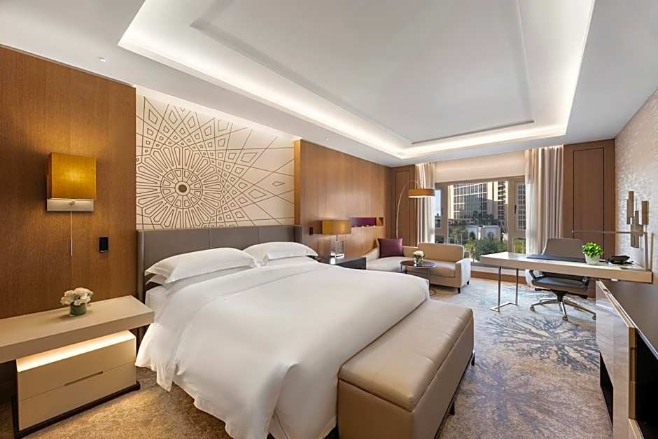 Photo 1 of 2 of Club 1 King Bed, City View