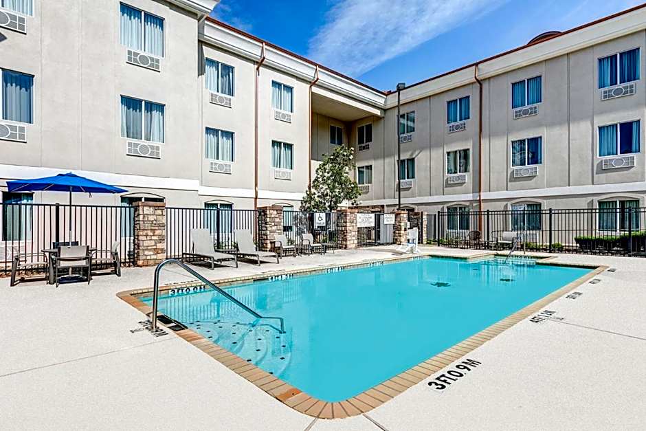 Holiday Inn Express Hotel & Suites Marshall By IHG