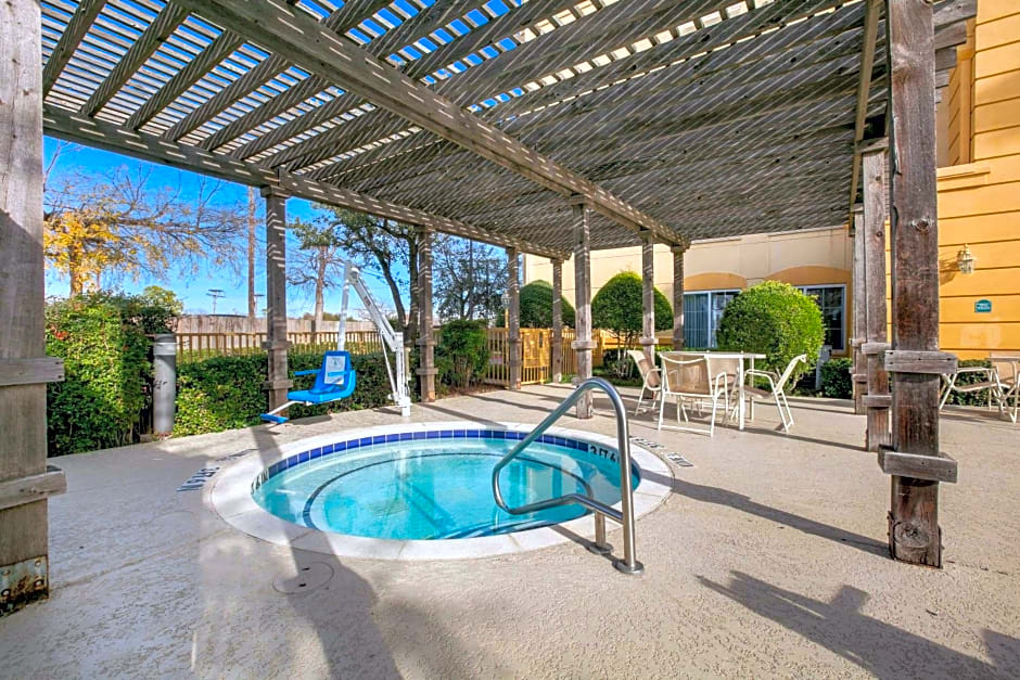 La Quinta by Wyndham DFW Airport South / Irving