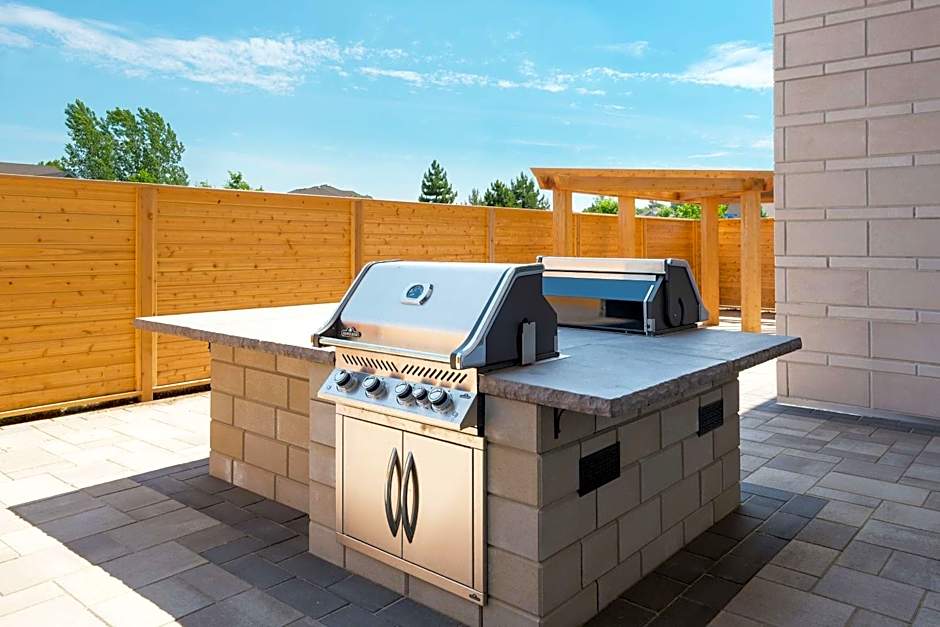 Homewood Suites by Hilton Ottawa Airport