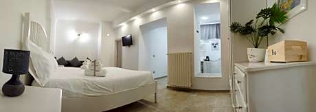 Deluxe Room (2 Adults + 1 Child)