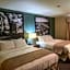 Super 8 by Wyndham Dauphin