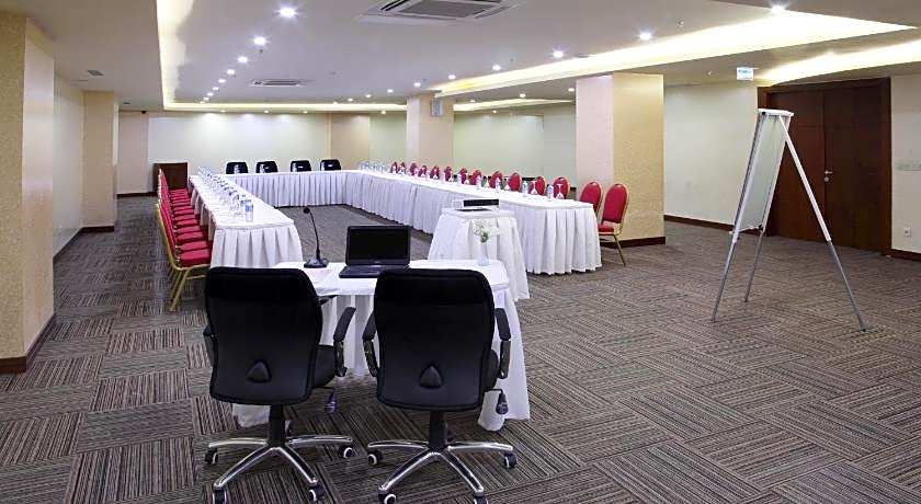 Hotel Senbayrak City