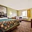 Super 8 by Wyndham Mentor/Cleveland Area