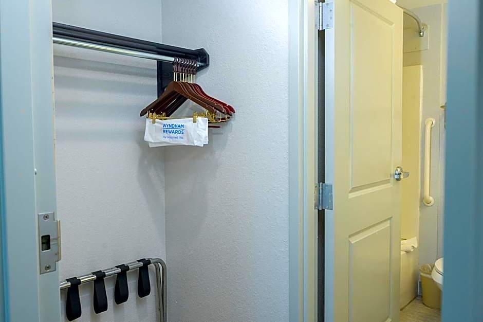 CANDLEWOOD SUITES PANAMA CITY BEACH SOUTHEAST by IHG