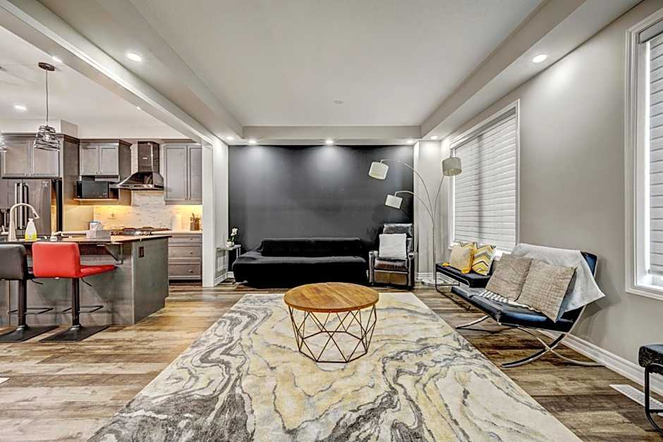 Modern Family Friendly 4BR Home Away From Home