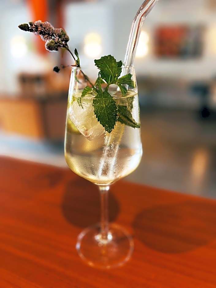 Moselhotel Weinhaus Simon `Sauna`Restaurant`ELadesäule