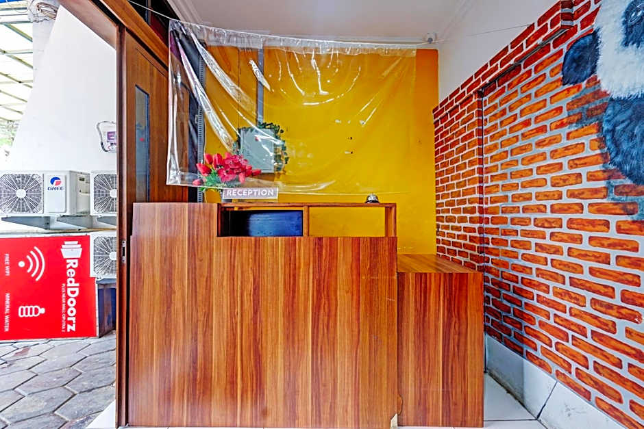 OYO 90426 Near Mall Ciputra 2