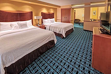 Studio, Multiple Beds (2 Queen Beds and 1 Double Sofa Bed)