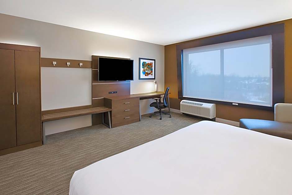 Holiday Inn Express & Suites Okemos - University Area By IHG