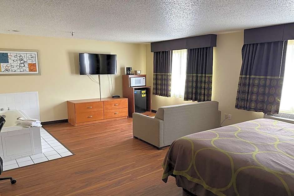 Super 8 by Wyndham Fountain