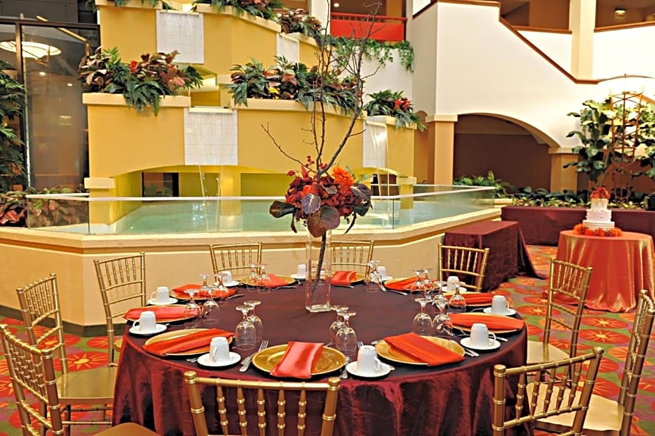 Holiday Inn Hotel & Suites Springfield, an IHG Hotel