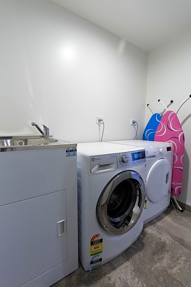 2 On Whiteleigh Motel