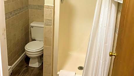 1 Queen Bed Nonsmoking