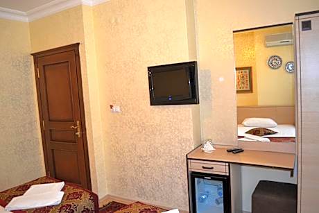 Standard Triple Room with Sea View