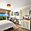 Prime Location! Walk to Beach, Shops & Dining!