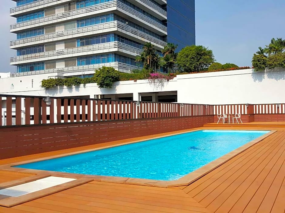 True Siam Rangnam Hotel