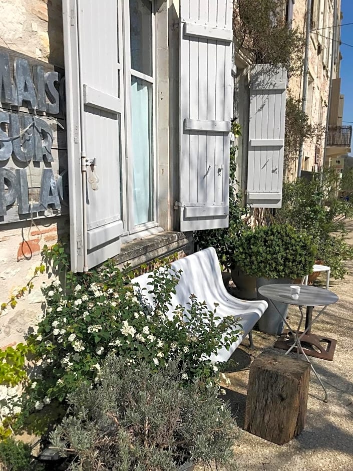 La maison sur la place