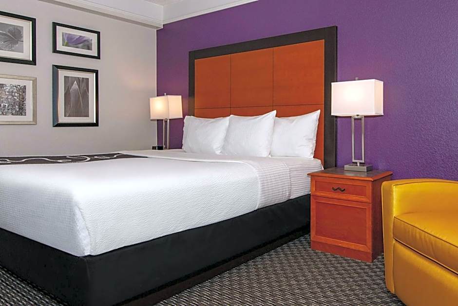 La Quinta Inn & Suites by Wyndham Ontario Airport