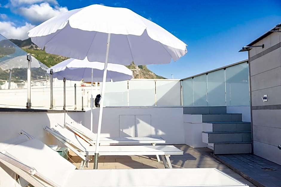 White 1903 - Rooftop Pool & Luxury Rooms