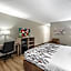 Red Roof Inn & Suites Sulphur Springs