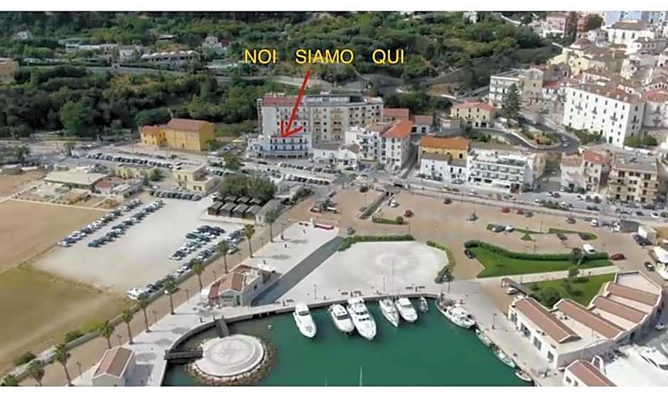 B&B Marina Sleep And Ship