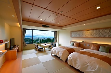 Family Room with Tatami Area and City View - Non-Smoking