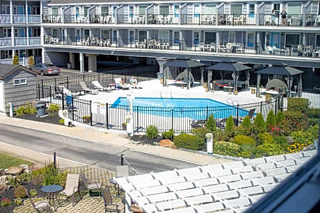 The Grand Beach Inn