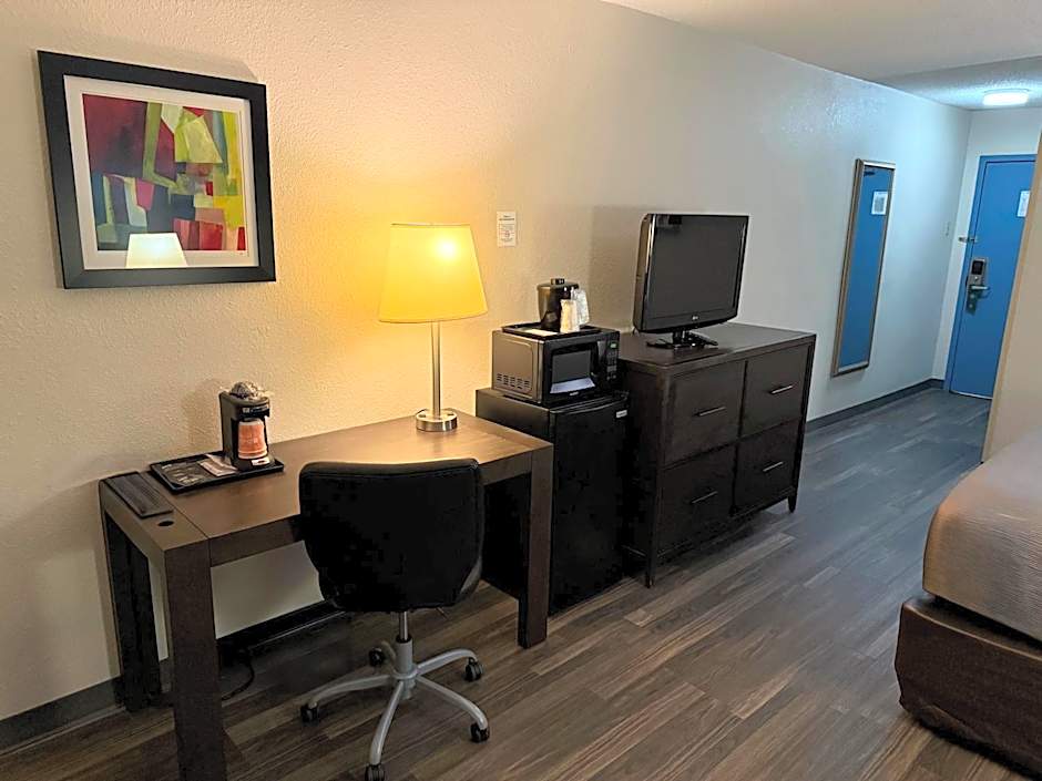 Quality Inn & Suites Banquet Center