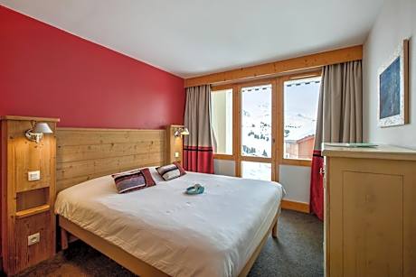 Two-Bedroom Apartment with Sleeping Alcove and Mountain View (7 People) - South Side