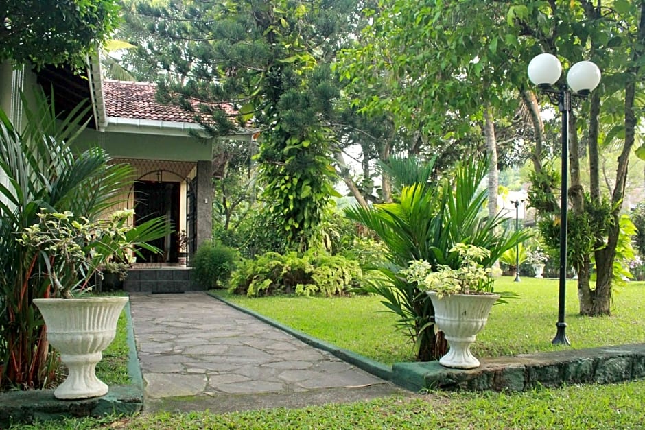 Villa Shade