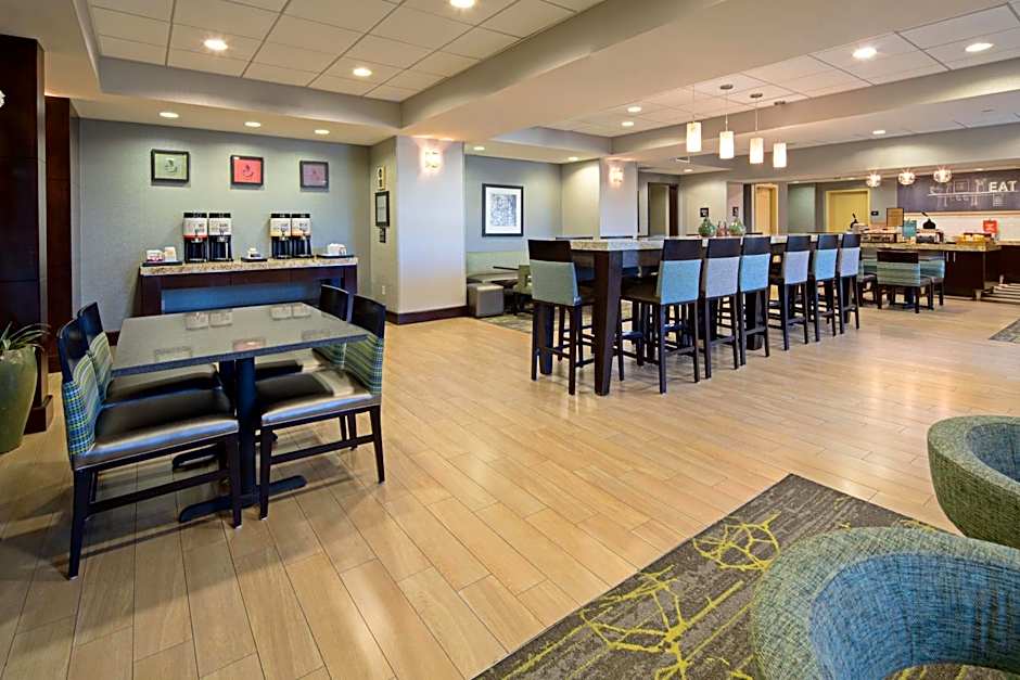 Hampton Inn By Hilton Visalia