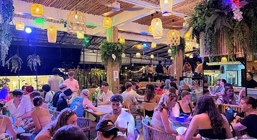 Eclipse Hostel and Bar