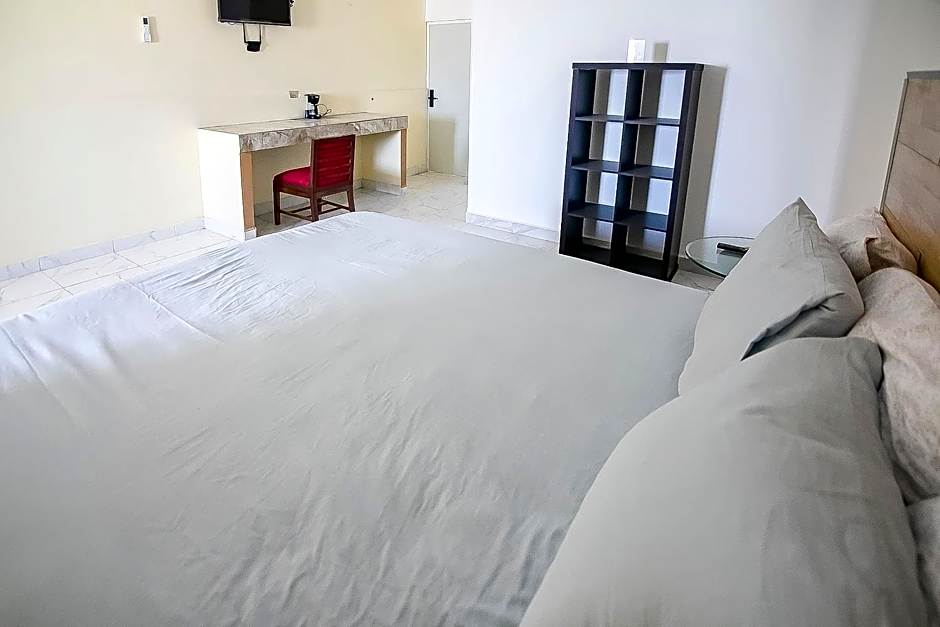 OYO Hotel Plaza Las Torres, Cabo San Lucas