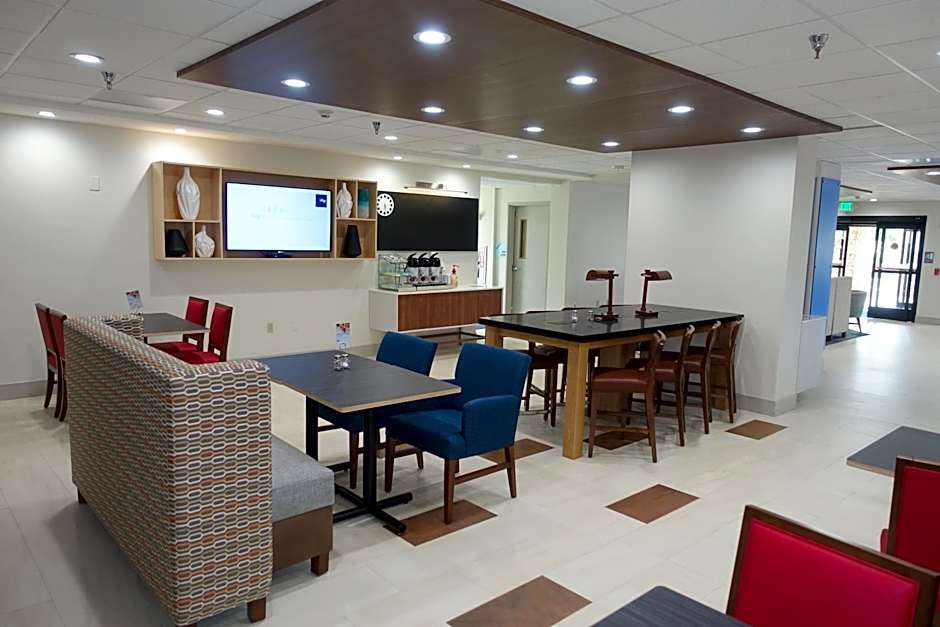 Holiday Inn Express & Suites Brentwood By IHG