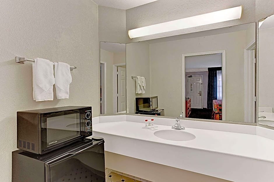 Days Inn by Wyndham Tucson City Center