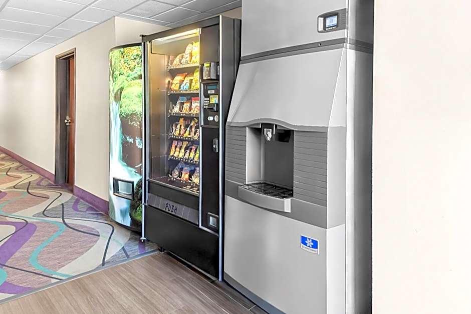 Super 8 by Wyndham Weatherford