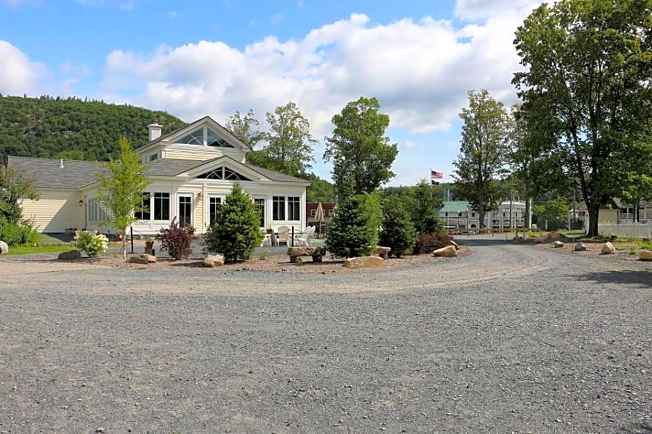 The Bond 1786 Inn