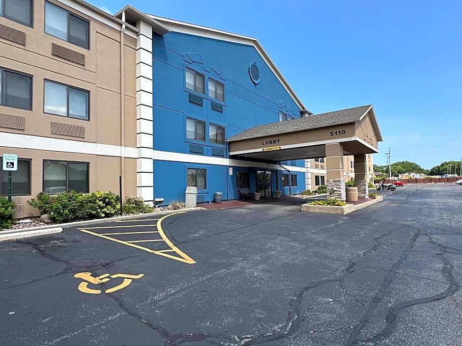 AmericInn by Wyndham Glendale/Milwaukee