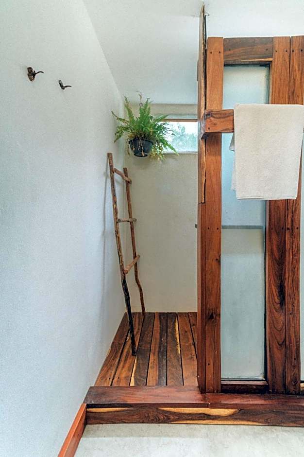 La Embajada Universal The Eighth Color of Bacalar