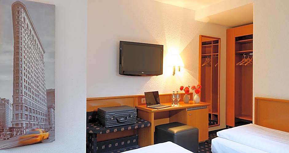 Foto 1 dari 10 — Double Room