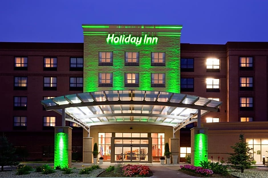 Holiday Inn Madison at The American Center by IHG