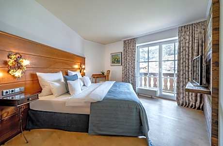 Deluxe Suite with Balcony