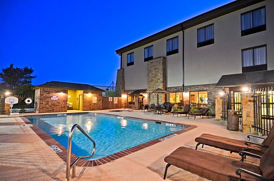 Best Western Plus Emory at Lake Fork Inn & Suites