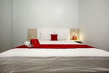 RedDoorz Syariah @ Kartohardjo Madiun