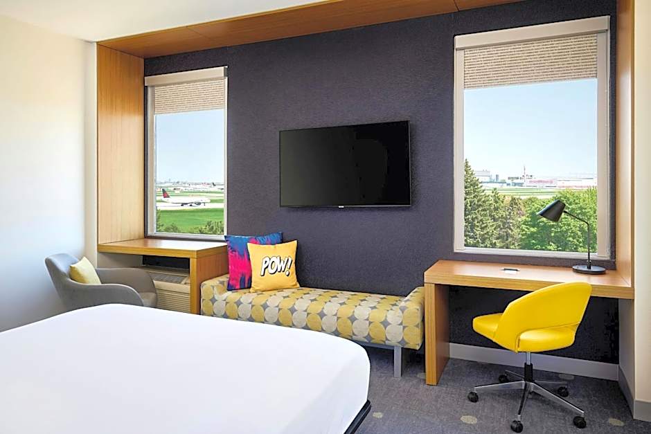 Aloft Montreal Airport
