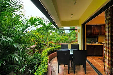 Suite with Hot Tub and Ocean View