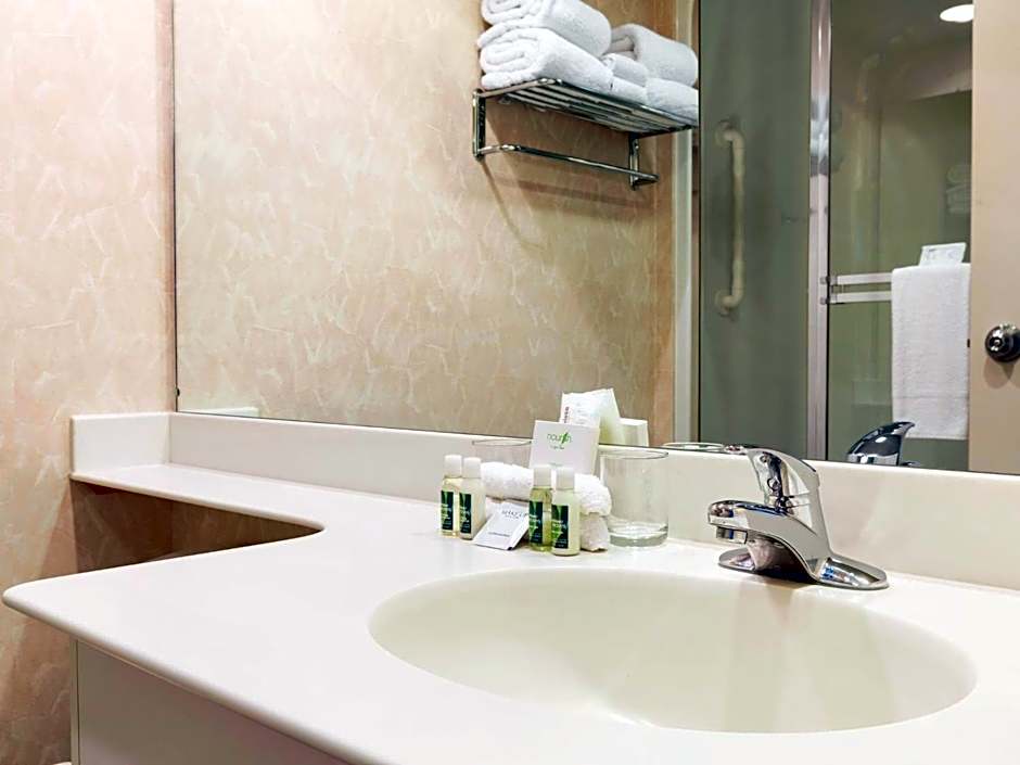 Travelodge by Wyndham Spruce Grove